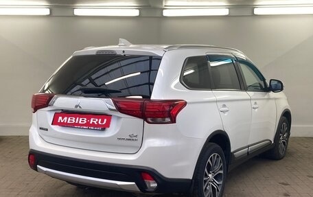 Mitsubishi Outlander III рестайлинг 3, 2017 год, 1 590 000 рублей, 4 фотография