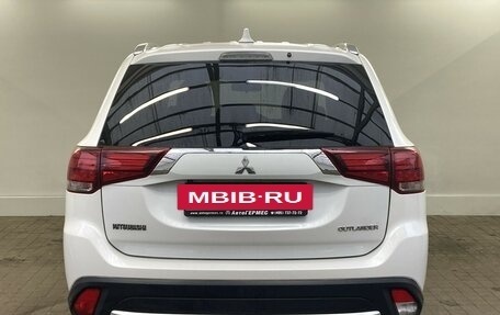 Mitsubishi Outlander III рестайлинг 3, 2017 год, 1 590 000 рублей, 3 фотография