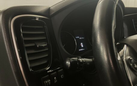 Mitsubishi Outlander III рестайлинг 3, 2017 год, 1 590 000 рублей, 10 фотография