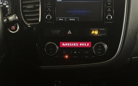 Mitsubishi Outlander III рестайлинг 3, 2017 год, 1 590 000 рублей, 8 фотография