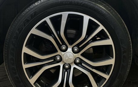 Mitsubishi Outlander III рестайлинг 3, 2017 год, 1 590 000 рублей, 17 фотография