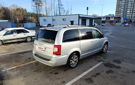 Chrysler Town & Country V рестайлинг, 2012 год, 1 500 000 рублей, 2 фотография