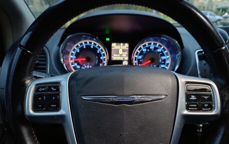 Chrysler Town & Country V рестайлинг, 2012 год, 1 500 000 рублей, 11 фотография