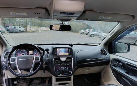 Chrysler Town & Country V рестайлинг, 2012 год, 1 500 000 рублей, 12 фотография