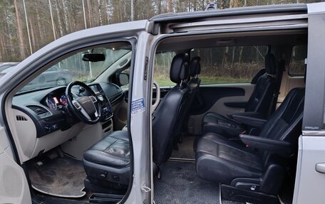 Chrysler Town & Country V рестайлинг, 2012 год, 1 500 000 рублей, 13 фотография