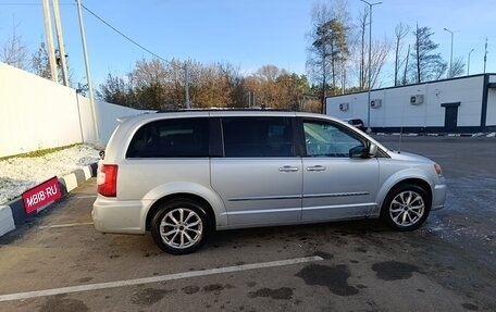 Chrysler Town & Country V рестайлинг, 2012 год, 1 500 000 рублей, 6 фотография