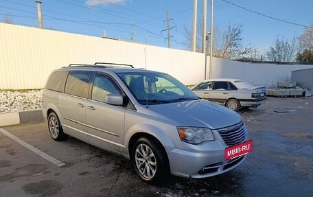 Chrysler Town & Country V рестайлинг, 2012 год, 1 500 000 рублей, 7 фотография