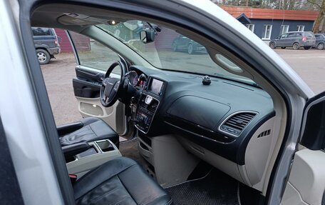 Chrysler Town & Country V рестайлинг, 2012 год, 1 500 000 рублей, 16 фотография