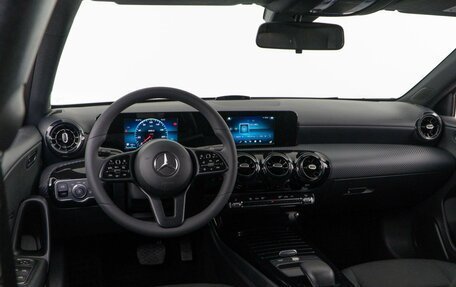 Mercedes-Benz A-Класс, 2019 год, 1 989 999 рублей, 6 фотография