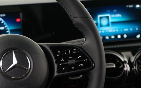 Mercedes-Benz A-Класс, 2019 год, 1 989 999 рублей, 13 фотография