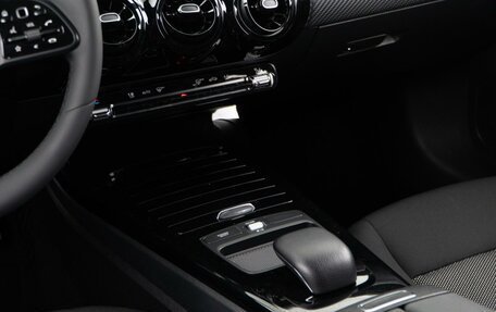 Mercedes-Benz A-Класс, 2019 год, 1 989 999 рублей, 14 фотография