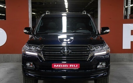 Toyota Land Cruiser 200, 2018 год, 8 898 000 рублей, 2 фотография