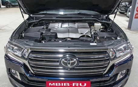 Toyota Land Cruiser 200, 2018 год, 8 898 000 рублей, 9 фотография