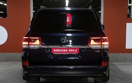 Toyota Land Cruiser 200, 2018 год, 8 898 000 рублей, 6 фотография