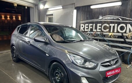 Hyundai Solaris II рестайлинг, 2011 год, 620 000 рублей, 2 фотография