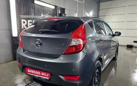 Hyundai Solaris II рестайлинг, 2011 год, 620 000 рублей, 4 фотография