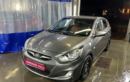 Hyundai Solaris II рестайлинг, 2011 год, 620 000 рублей, 8 фотография