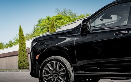 Cadillac Escalade V, 2023 год, 16 000 000 рублей, 2 фотография