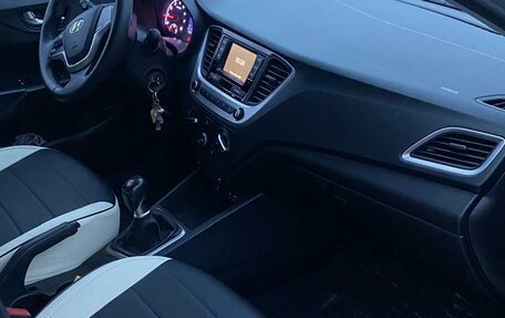 Hyundai Solaris II рестайлинг, 2017 год, 1 400 000 рублей, 4 фотография