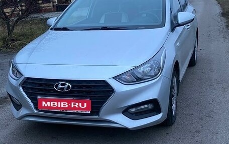 Hyundai Solaris II рестайлинг, 2017 год, 1 400 000 рублей, 1 фотография