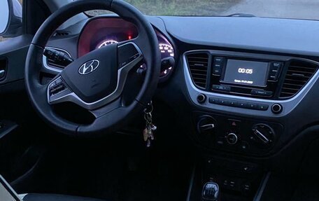 Hyundai Solaris II рестайлинг, 2017 год, 1 400 000 рублей, 6 фотография