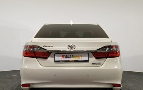 Toyota Camry, 2017 год, 2 300 000 рублей, 6 фотография