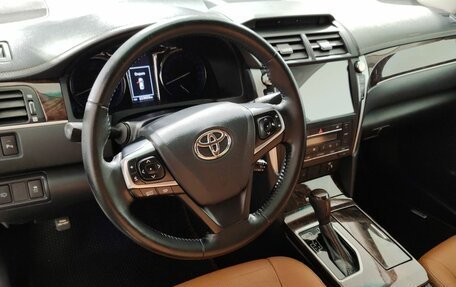 Toyota Camry, 2017 год, 2 300 000 рублей, 12 фотография