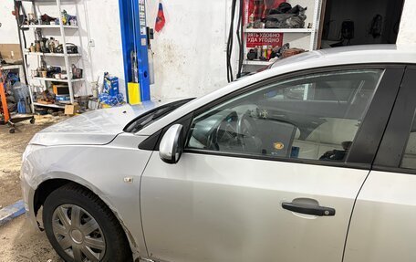 Chevrolet Cruze II, 2010 год, 450 000 рублей, 3 фотография