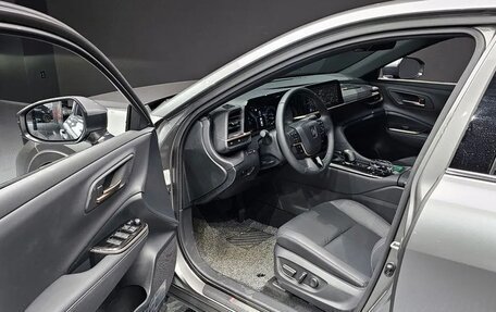 Toyota Crown, 2024 год, 6 550 000 рублей, 5 фотография