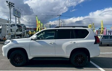 Toyota Land Cruiser Prado 150 рестайлинг 2, 2022 год, 6 000 000 рублей, 5 фотография
