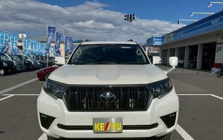 Toyota Land Cruiser Prado 150 рестайлинг 2, 2022 год, 6 000 000 рублей, 2 фотография