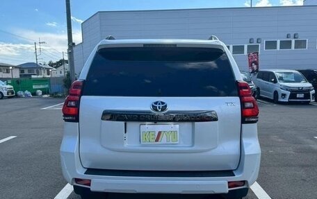 Toyota Land Cruiser Prado 150 рестайлинг 2, 2022 год, 6 000 000 рублей, 7 фотография