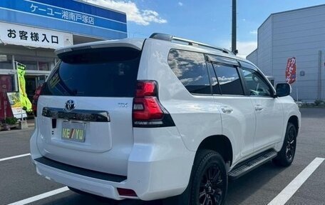 Toyota Land Cruiser Prado 150 рестайлинг 2, 2022 год, 6 000 000 рублей, 8 фотография