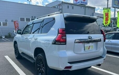 Toyota Land Cruiser Prado 150 рестайлинг 2, 2022 год, 6 000 000 рублей, 6 фотография