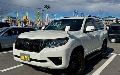 Toyota Land Cruiser Prado 150 рестайлинг 2, 2022 год, 6 000 000 рублей, 3 фотография