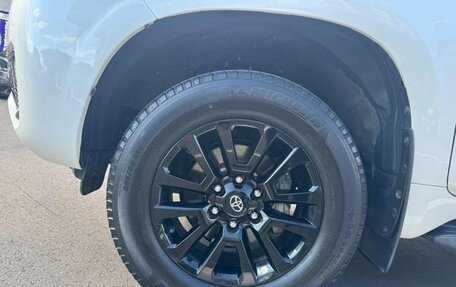 Toyota Land Cruiser Prado 150 рестайлинг 2, 2022 год, 6 000 000 рублей, 9 фотография