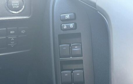 Toyota Land Cruiser Prado 150 рестайлинг 2, 2022 год, 6 000 000 рублей, 18 фотография