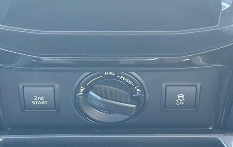 Toyota Land Cruiser Prado 150 рестайлинг 2, 2022 год, 6 000 000 рублей, 22 фотография