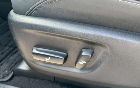 Toyota Land Cruiser Prado 150 рестайлинг 2, 2022 год, 6 000 000 рублей, 19 фотография