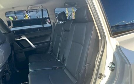 Toyota Land Cruiser Prado 150 рестайлинг 2, 2022 год, 6 000 000 рублей, 25 фотография