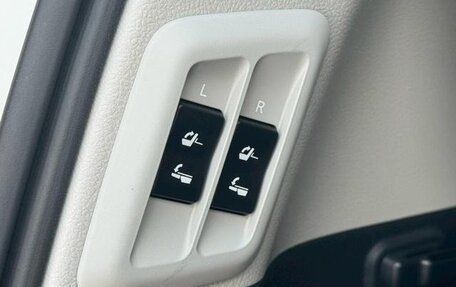 Toyota Land Cruiser Prado 150 рестайлинг 2, 2022 год, 6 000 000 рублей, 30 фотография