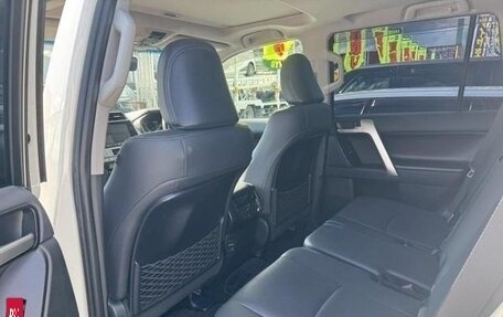 Toyota Land Cruiser Prado 150 рестайлинг 2, 2022 год, 6 000 000 рублей, 26 фотография