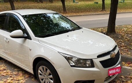 Chevrolet Cruze II, 2011 год, 650 000 рублей, 3 фотография