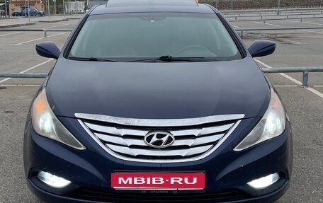 Hyundai Sonata VI, 2010 год, 750 000 рублей, 1 фотография