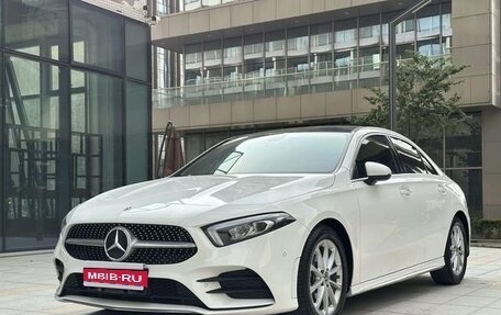 Mercedes-Benz A-Класс, 2021 год, 1 900 000 рублей, 1 фотография