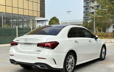 Mercedes-Benz A-Класс, 2021 год, 1 900 000 рублей, 4 фотография