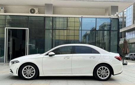 Mercedes-Benz A-Класс, 2021 год, 1 900 000 рублей, 7 фотография