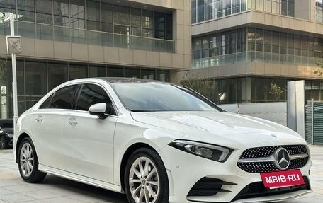 Mercedes-Benz A-Класс, 2021 год, 1 900 000 рублей, 3 фотография