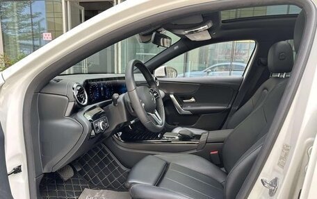 Mercedes-Benz A-Класс, 2021 год, 1 900 000 рублей, 14 фотография