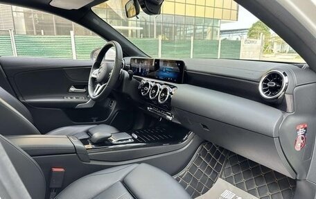 Mercedes-Benz A-Класс, 2021 год, 1 900 000 рублей, 11 фотография